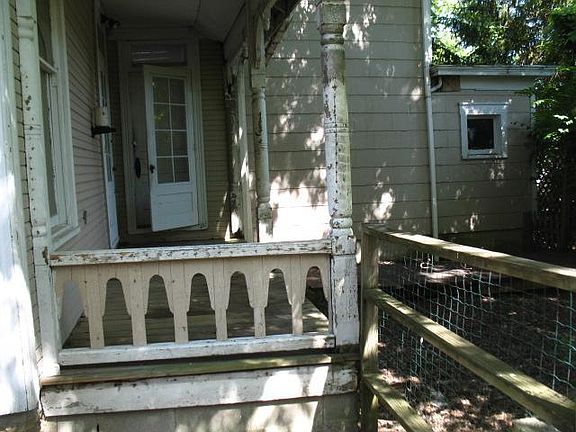 2nd image of 276 E Locust St