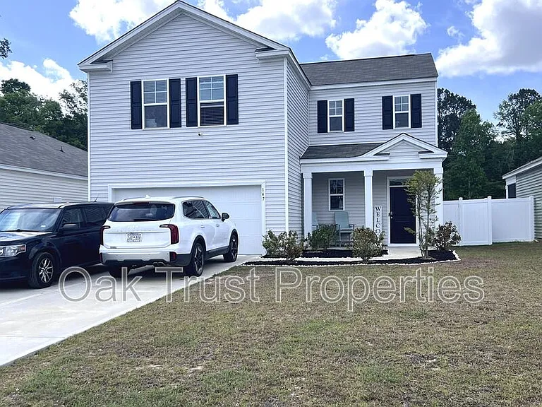 147 Cloverleaf St — Photo 1