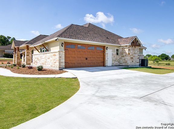 2nd image of 1412 Country Hills Dr