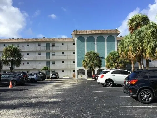 4311 Crystal Lake Dr APT 219, Pompano Beach, FL 33064