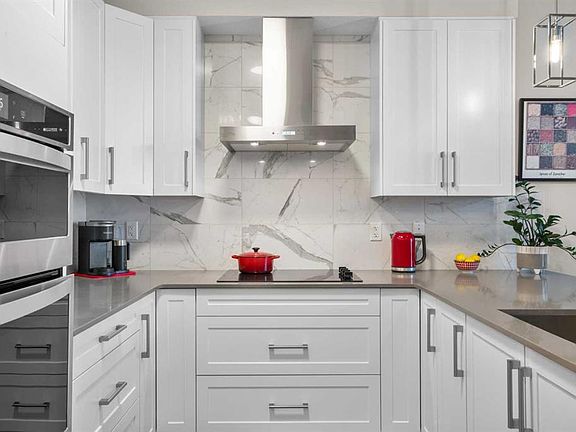 5th image of 11 E Mahogany Cir SE #607