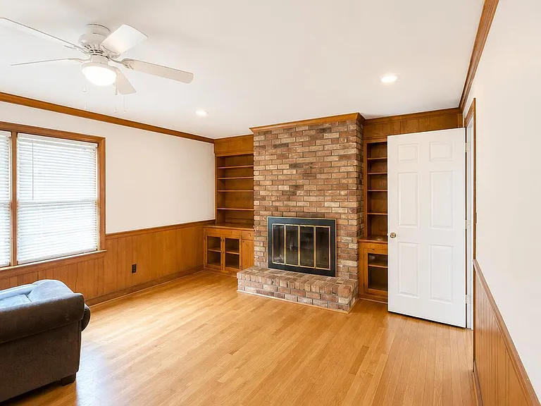 210 Prince Rd — Photo 3