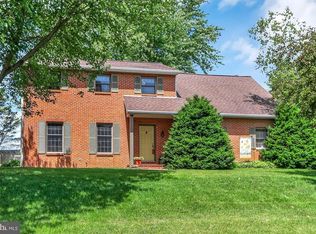 65 Buttonwood Dr, Lititz, PA 17543