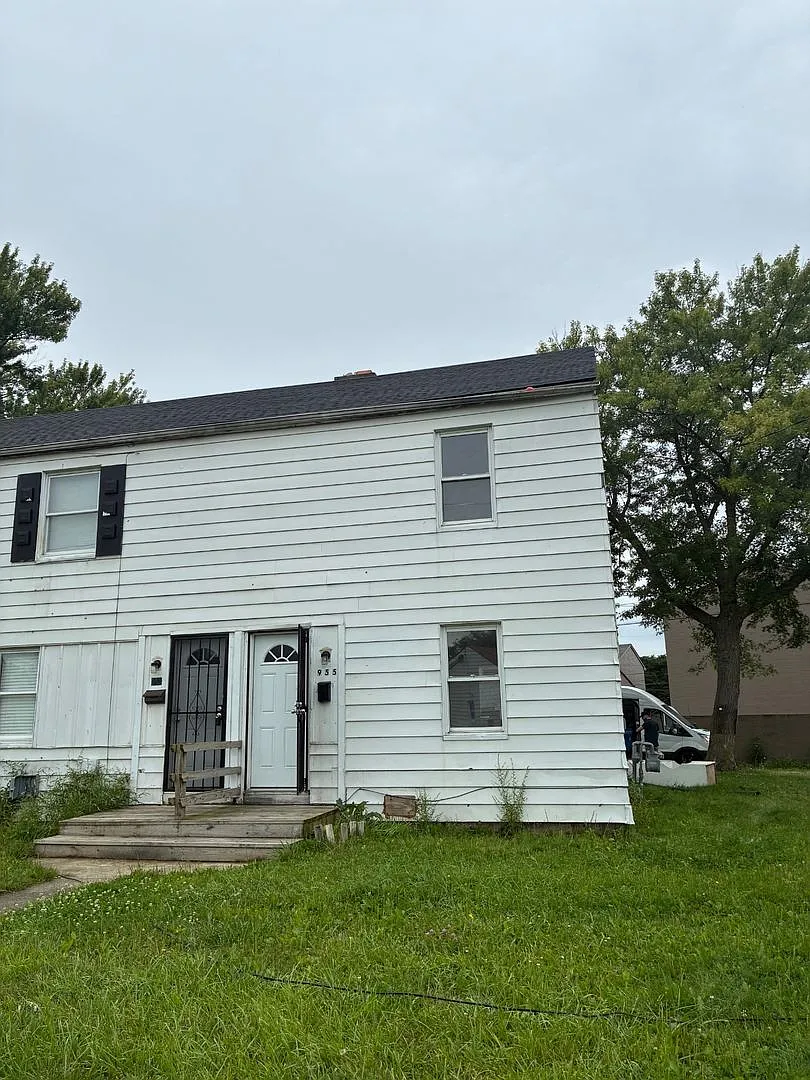 949-955 South Central Dr — Photo 1