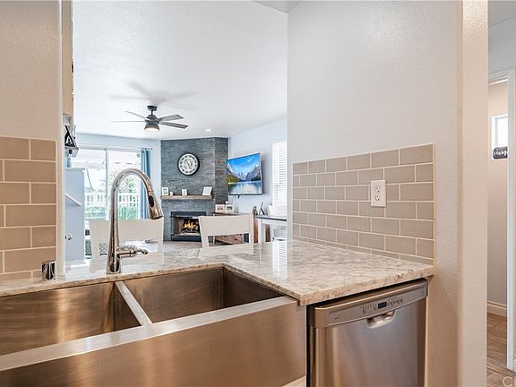 5th image of 914 S Country Glen Way