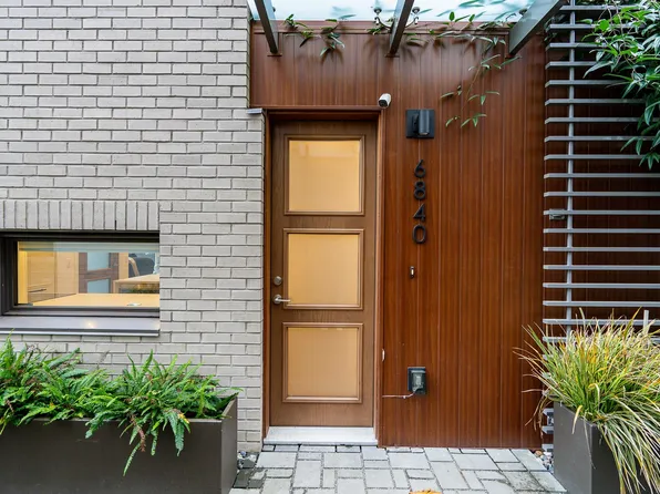 6840 Oak St, Vancouver, BC V6P 3Z2