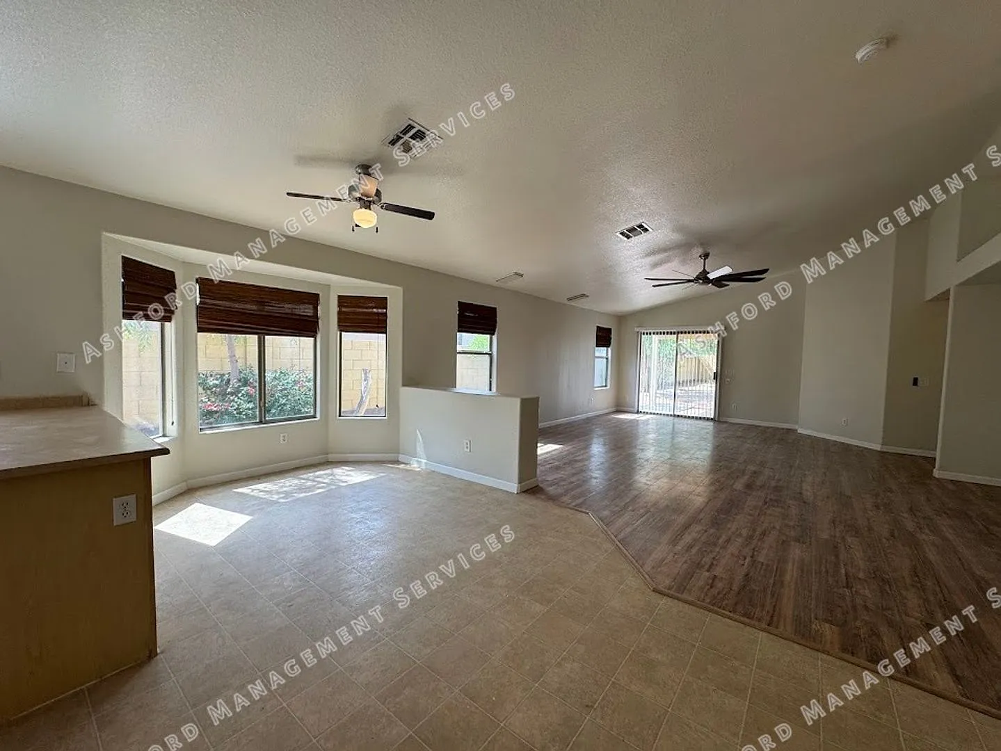 Beautiful 3 Bedroom 2 Bathroom Home In Goodyear — Photo 3