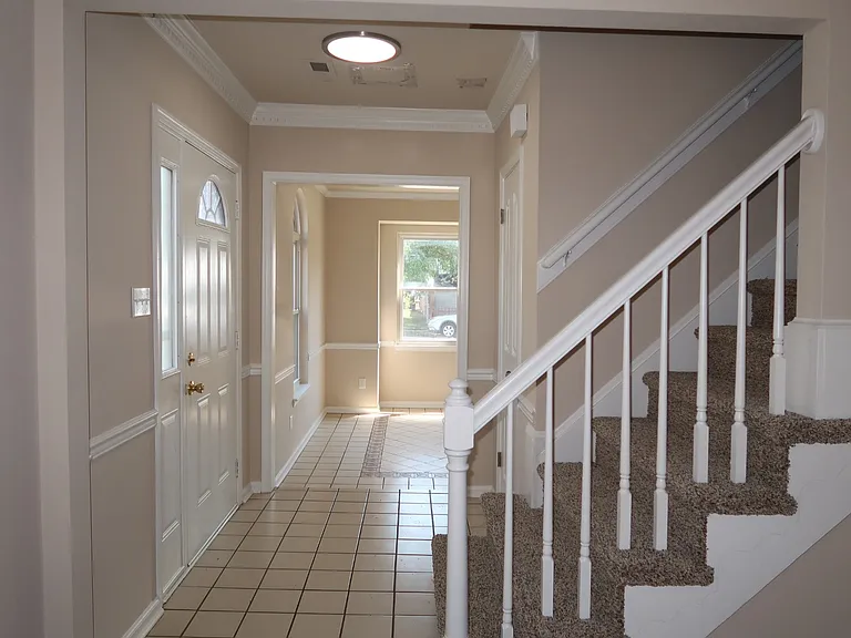 417 Greenview Dr — Photo 8