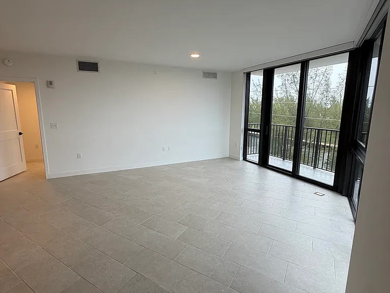 3151 NW 19th Ter #B2 — Photo 4
