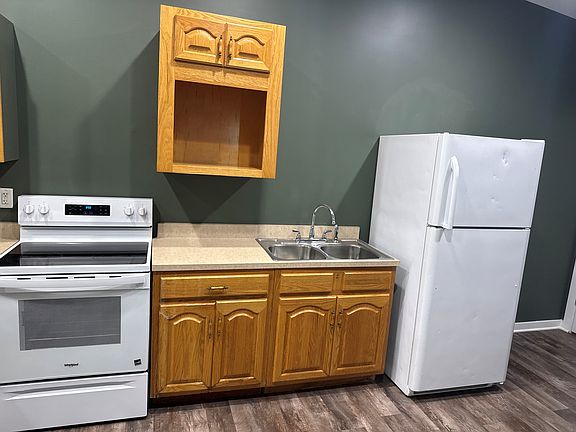 4th image of 108 S Hart St #1