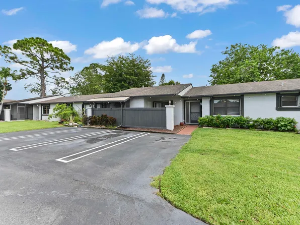 84 Conaskonk Circle, Royal Palm Beach, FL 33411