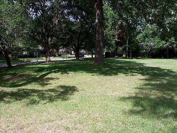 Gorgeous wooded lot -