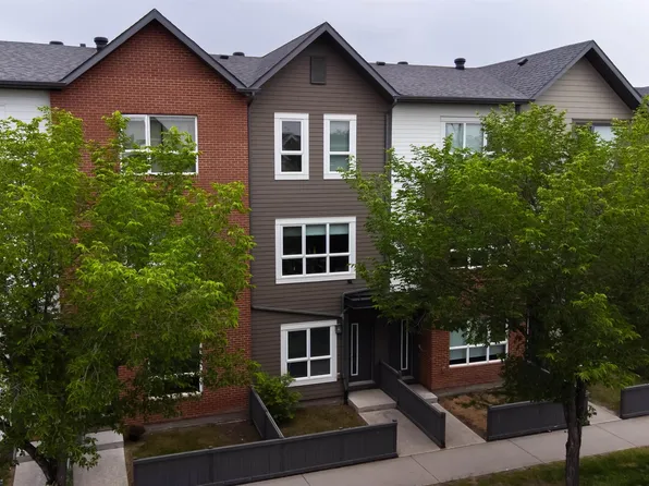 2560 Pegasus Blvd NW #8, Edmonton, AB T5E 6V4