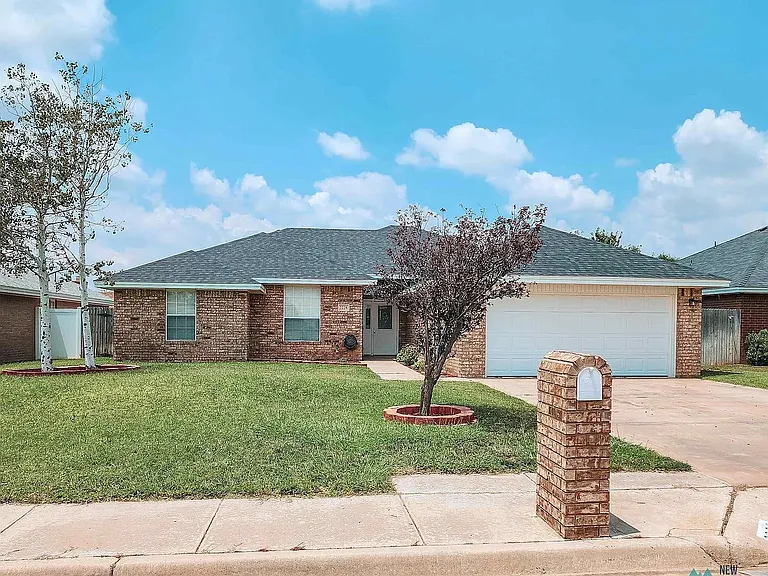 Jadyn Ln — Photo 1