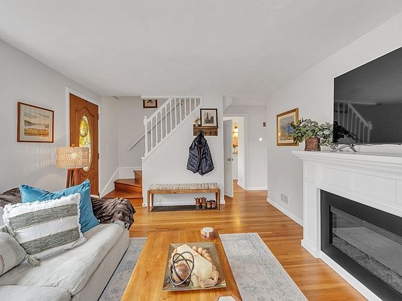 4th image of 35 Underwood St