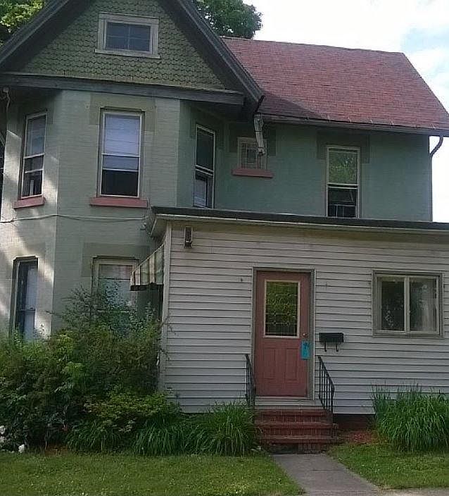 1st image of 722 W 5th St