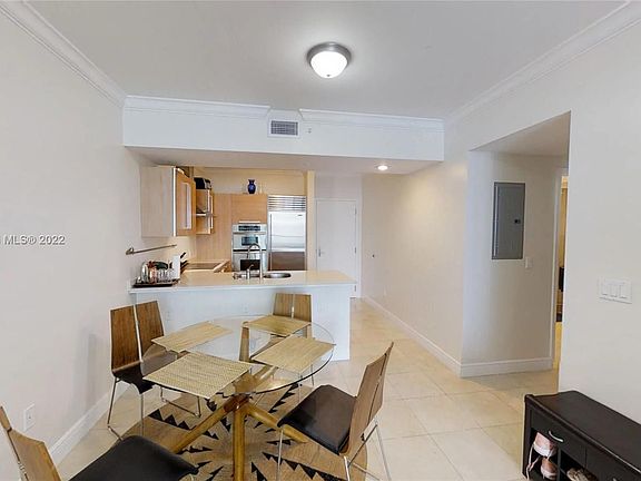 4th image of 218 SE 14th St APT 1106