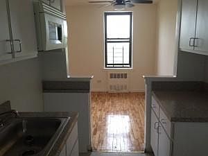 3rd image of 11920 Metropolitan Ave