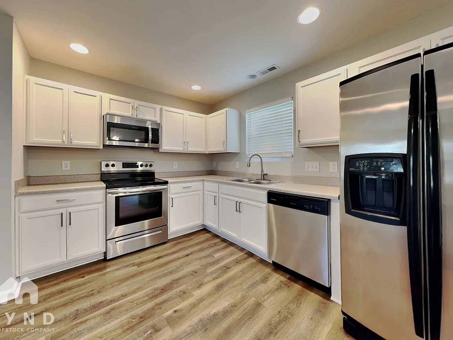 3 bed, 2.0 bath, 1300 sqft, $1,720 — Photo 4