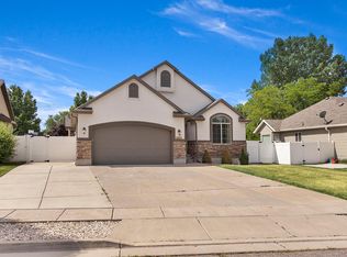 2373 W 1340 N, Clinton, UT 84015