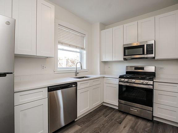 3rd image of 721 Reba Pl APT 3N