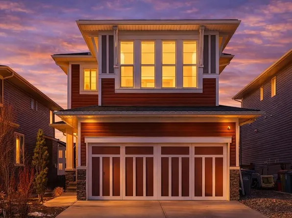 96 S Emberside Gln, Cochrane, AB T4C 2L7