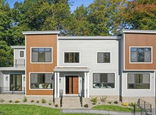 8 Fordham Rd, Livingston, NJ 07039