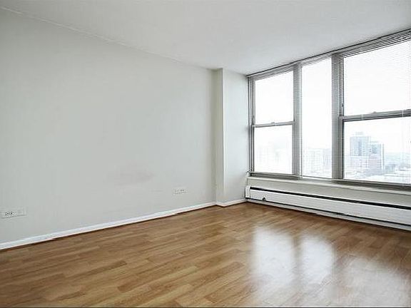 5th image of 5401 S Hyde Park Blvd APT 301