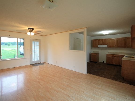 4th image of 443 E 4th St