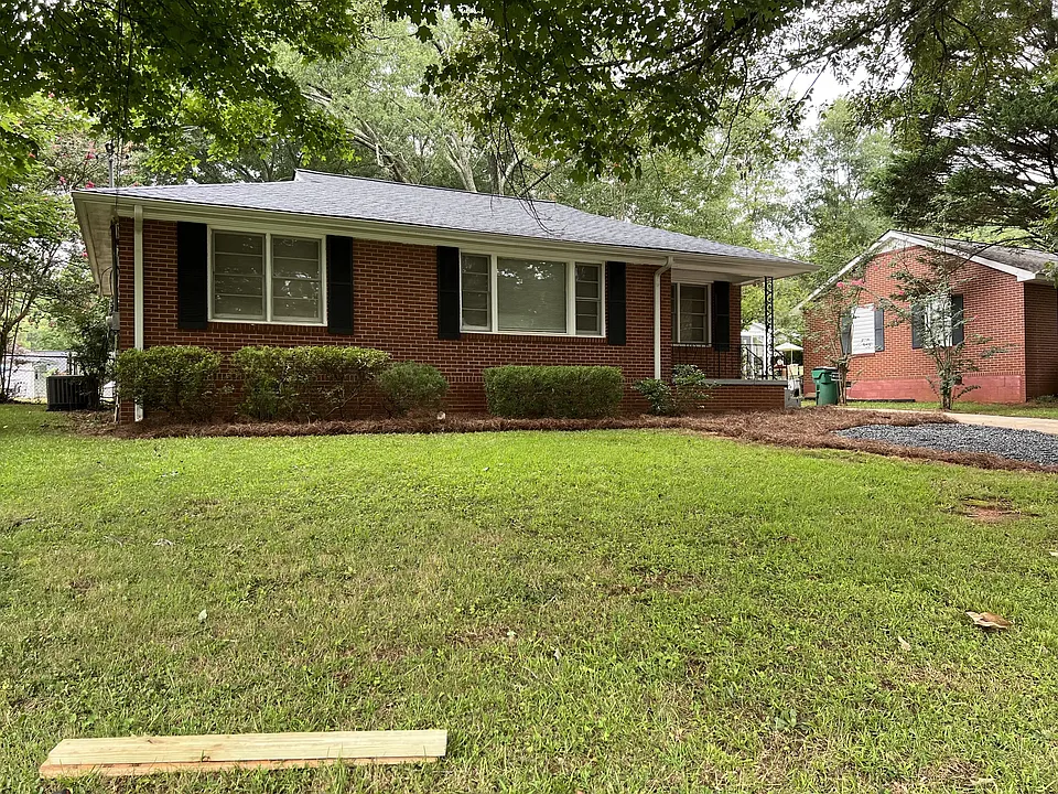 2174 Trailwood Dr SE
