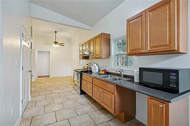 4609 Annunciation St — Photo 4