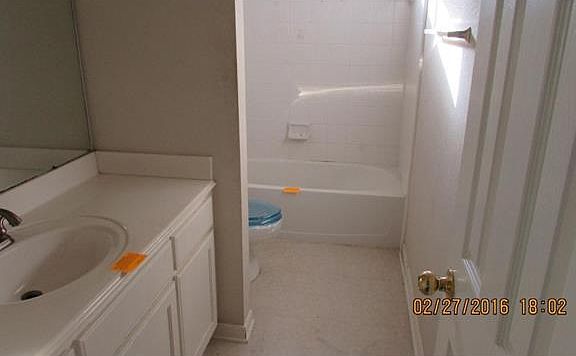 4th image of 110 Brazos Dr