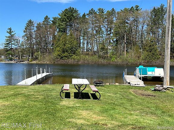 5th image of 2063 Victoria Ct