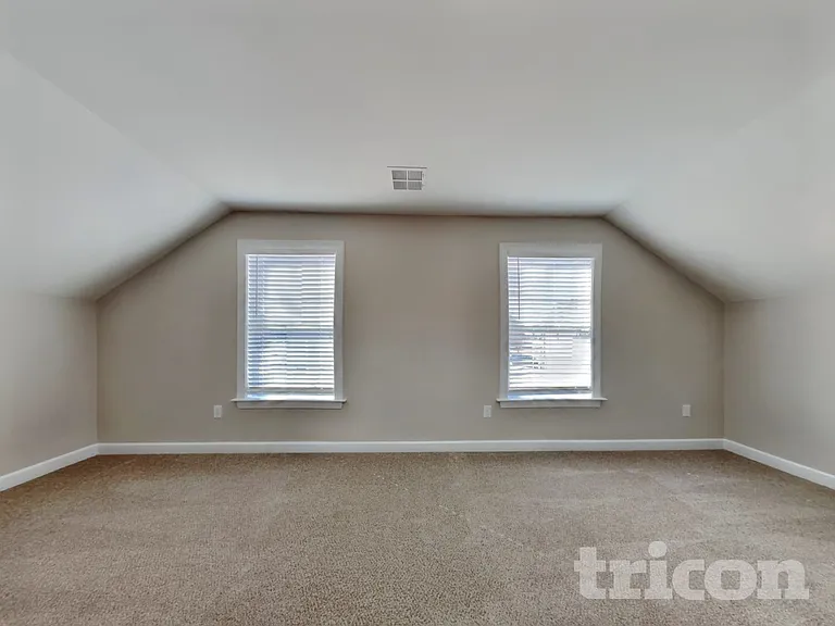 685 Century Dr — Photo 21