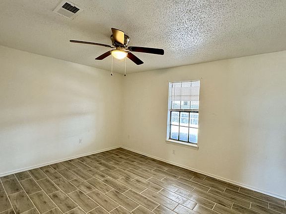 5th image of 120 E Schunior St #11260438