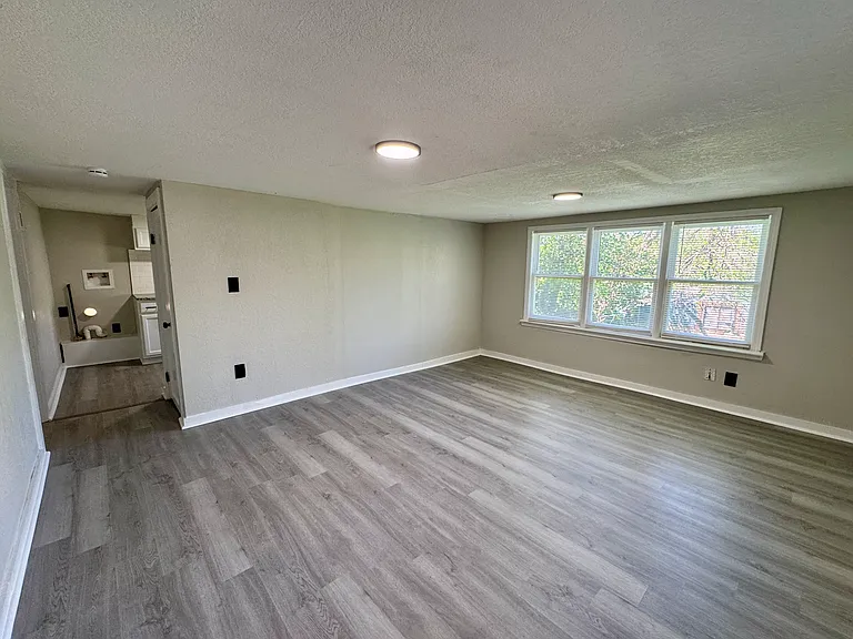 572 1/2 S Crescent Ave — Photo 3