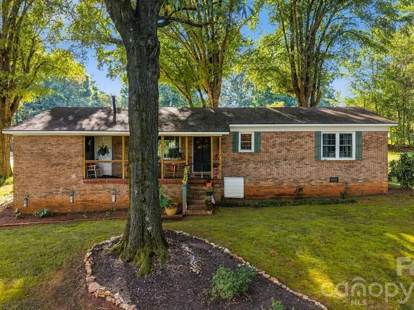 1210 2nd St SE, Conover, NC 28613