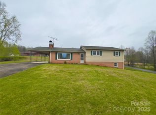 2348 W Lenoir Dr, Lenoir, NC 28645