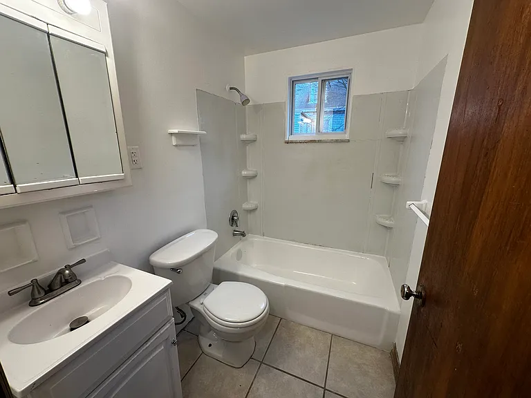 1611 Oakhurst St — Photo 11