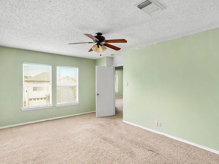 5011 Kenton Trce — Photo 18