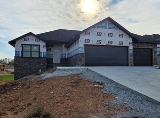 915 S Silverwood Ln, Nixa, MO 65714