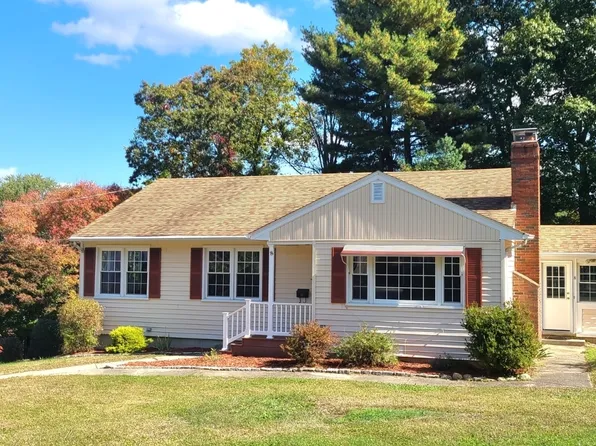 8 Lathrop Court, Montville, CT 06382