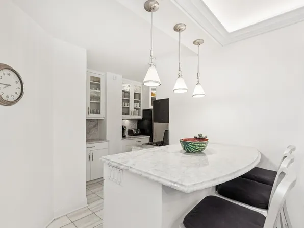 60 Sutton Place South image 4 of 15