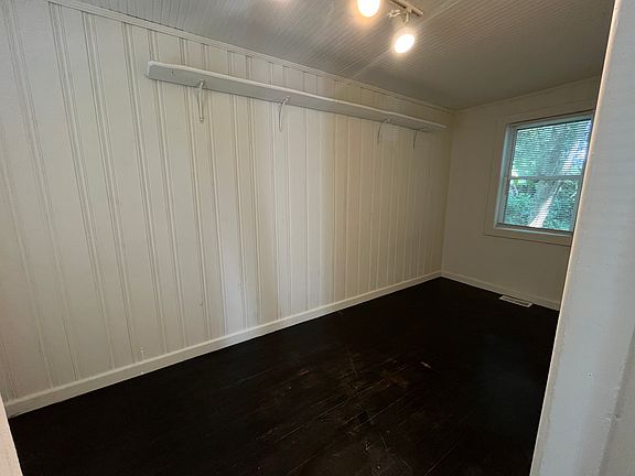 5th image of 4910 Killam Ave