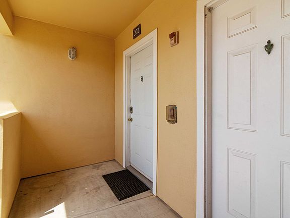 4th image of 1020 Villagio Cir Unit 202