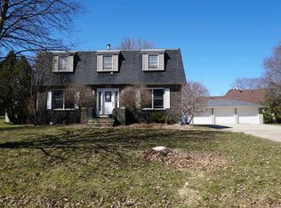 103 Park Lane Dr, Charles City, IA 50616