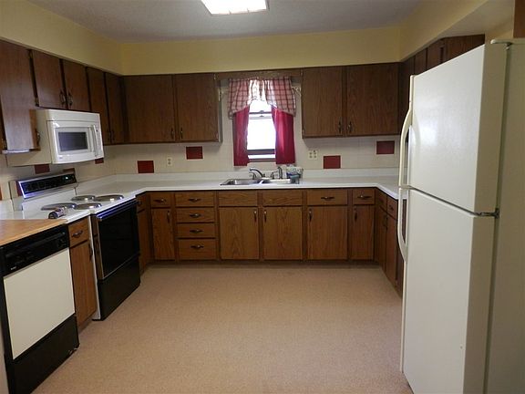 5th image of 901 Poplar St