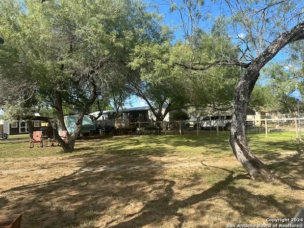 507 MULBERRY ST LOT 5,7,9, Jourdanton, TX 78026