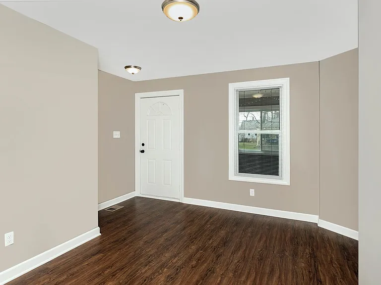 854 Allen St — Photo 6