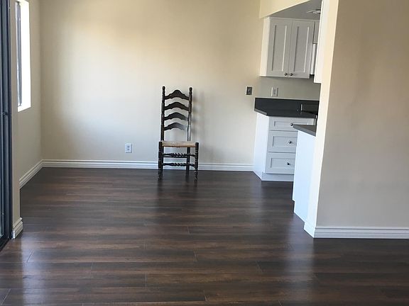 5th image of 339 W Wilson Ave Unit 204